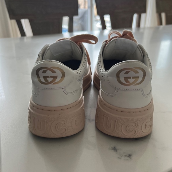 Women’s GG Embossed Sneaker Gucci - Picture 2 of 4